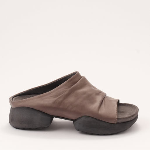 Lofina Leather Slider Sandals in Smog IE620
